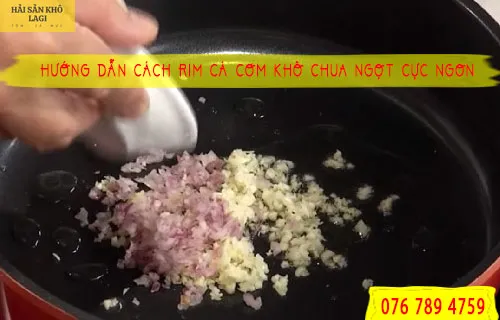 Hướng dẫn cách rim cá cơm khô chua ngọt cực ngon