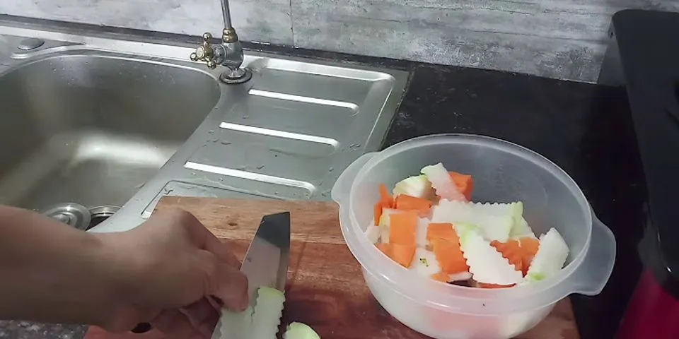 Cách làm su hào cà rốt ăn bún chả