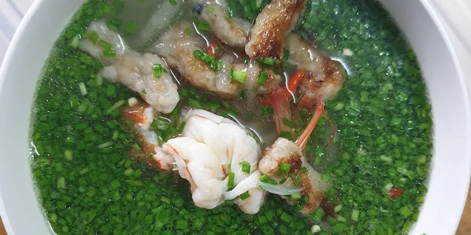 Cách nấu bánh canh hẹ chả cá Phú Yên