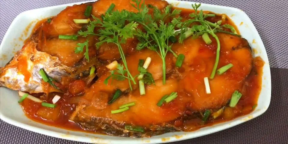 Cách nấu cá thu nướng sốt cà chua