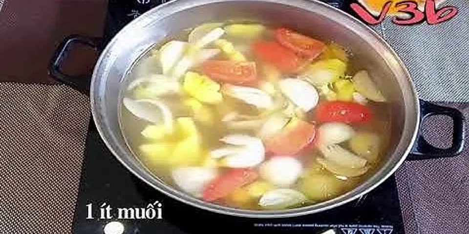 Cách nấu lẩu bò cuộn nấm kim châm