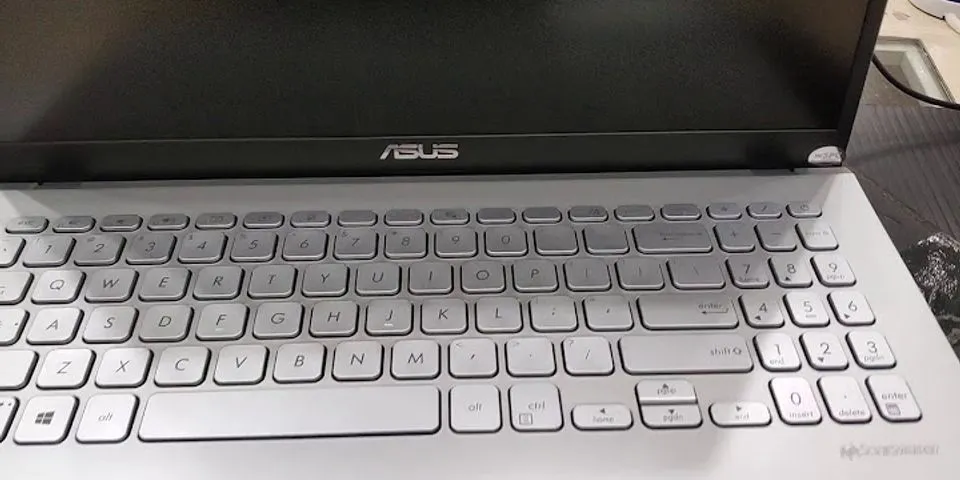 Laptop Asus bật không lên màn hình chính