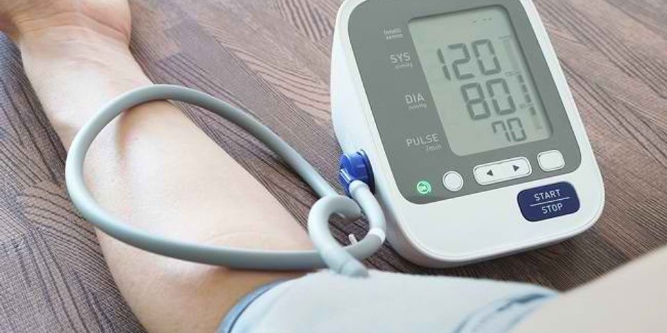 Pada saat kita melakukan pengukuran tekanan darah dengan menggunakan tensimeter, maka berlaku hukum ….