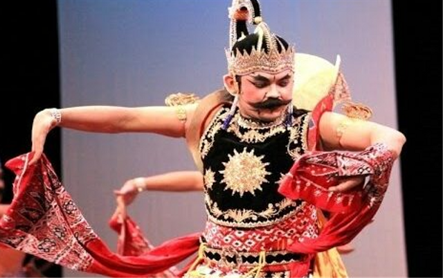 Tarian yang ditarikan oleh dua orang penari yang umumnya putra dan putri disebut tari